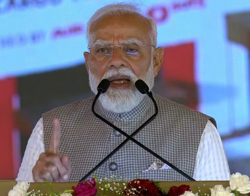 जेवर में एयरपोर्ट के उद्घाटन पर विपक्ष पर बरसे पीएम मोदी, बोले-पिछली सरकारों ने रोका विकास