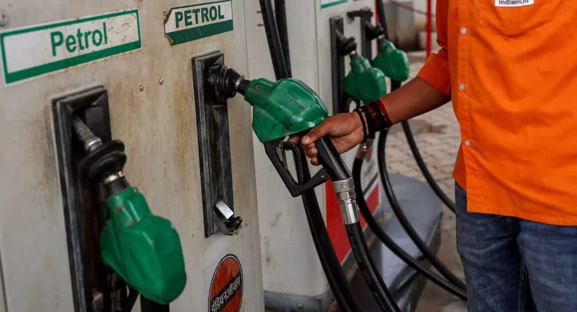 ईरान-इजराइल जंग के बीच केंद्र सरकार का बड़ा फैसला : पेट्रोल-डीजल पर एक्साइज ड्यूटी घटाई, आम आदमी को राहत