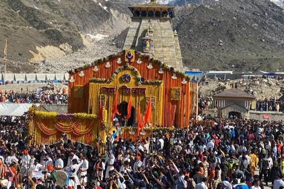चारधाम यात्रा में उमड़ा आस्था का सैलाब, 11वें दिन 4 लाख पार, केदारनाथ मंदिर में सबसे ज्यादा पहुंच रहे श्रद्धालु