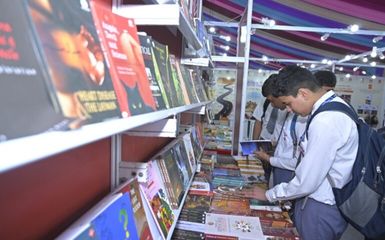 दून पुस्तक महोत्सव में दिग्गजों के संवाद और सांस्कृतिक कार्यक्रम बने आकर्षण का केंद्र, कल होगा समापन