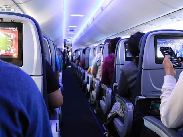 हवाई यात्रियों को मुफ्त सीट चयन पर फिलहाल रोक, सरकार ने 60% सीटें बिना शुल्क देने का फैसला टाला