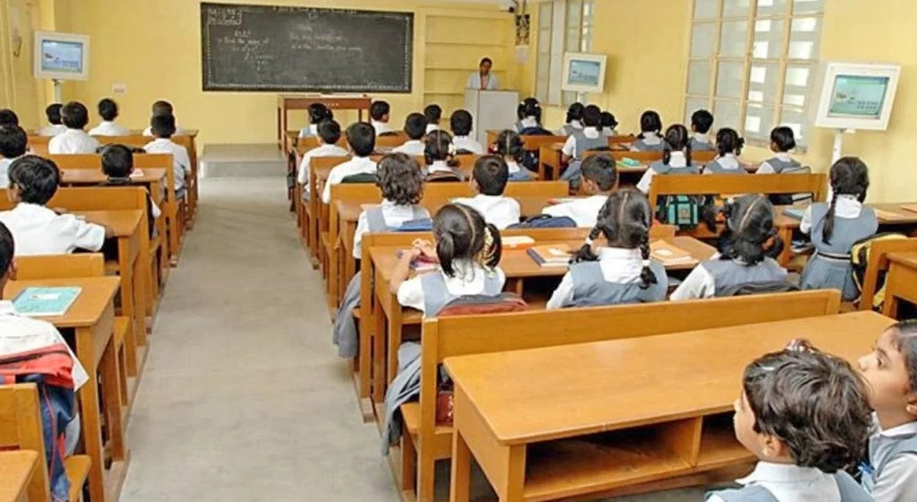 महाराष्ट्र सरकार का बड़ा फैसला : हर बोर्ड के स्कूल में मराठी पढ़ाना अनिवार्य, नियम तोड़ने पर लगेगा भारी जुर्माना