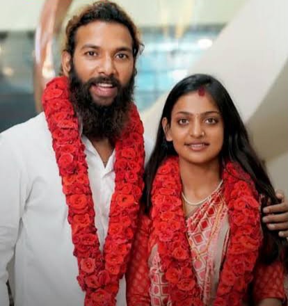 प्रयागराज महाकुंभ में चर्चित हुई मोनालिसा की शादी पर बड़ा खुलासा, जांच में नाबालिग निकली, पति फरमान खान पर केस दर्ज 