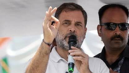 अपने संसदीय क्षेत्र रायबरेली पहुंचे राहुल गांधी का मोदी सरकार पर तीखा प्रहार, कहा- “आर्थिक व्यवस्था टूटने की कगार पर”
